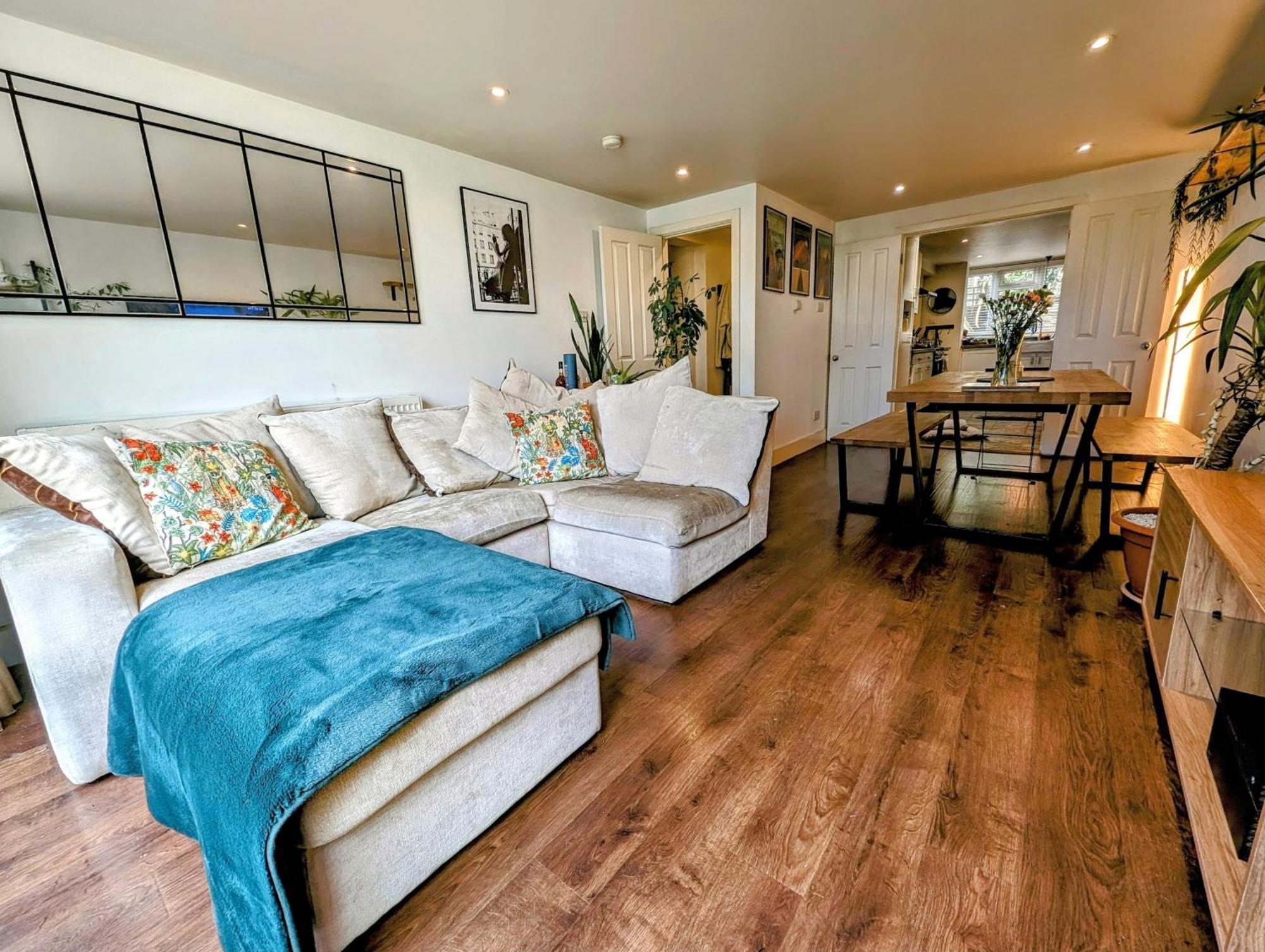 Modern Well Presented Apartment With Garden London Ngoại thất bức ảnh