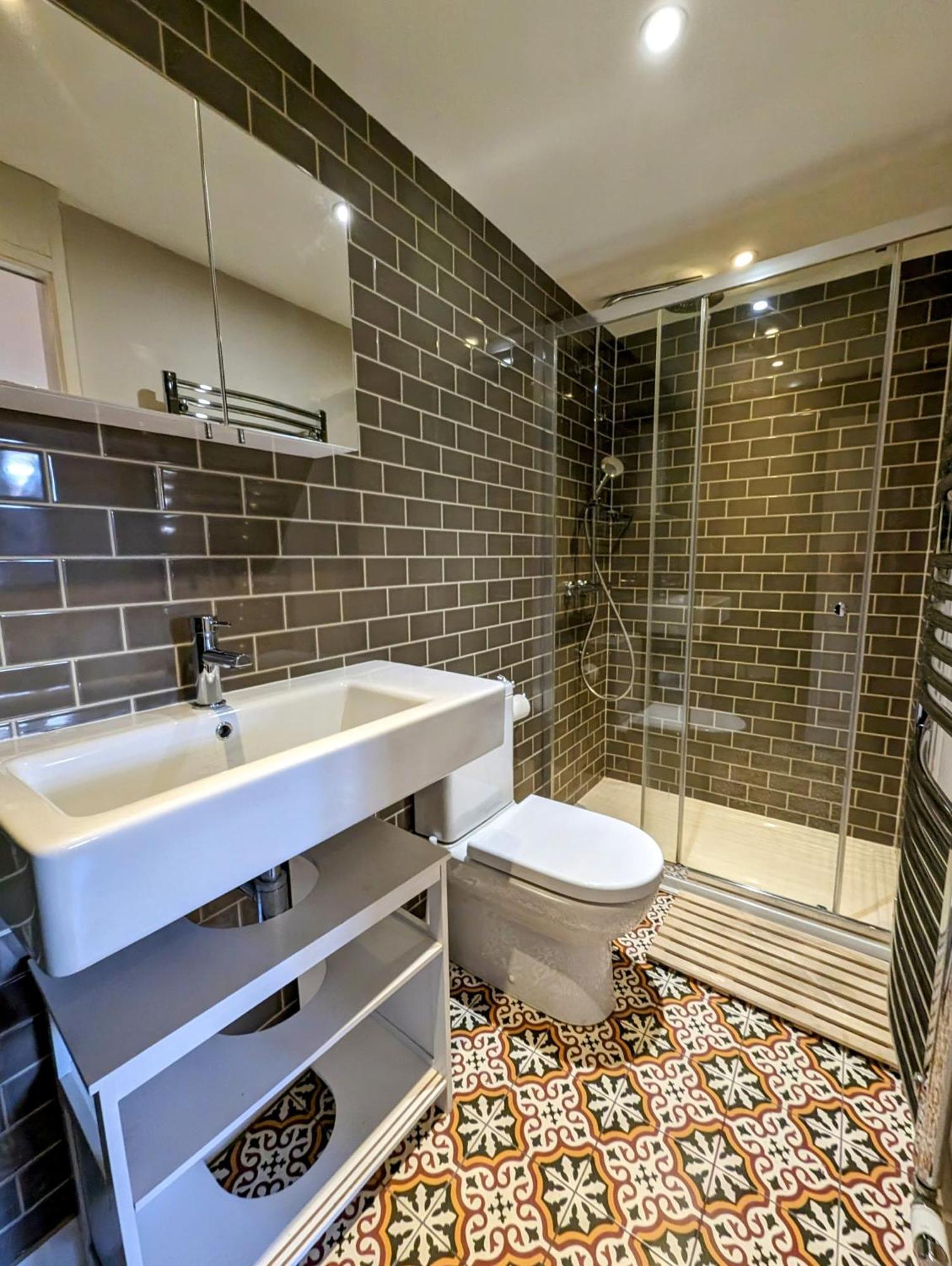 Modern Well Presented Apartment With Garden London Ngoại thất bức ảnh